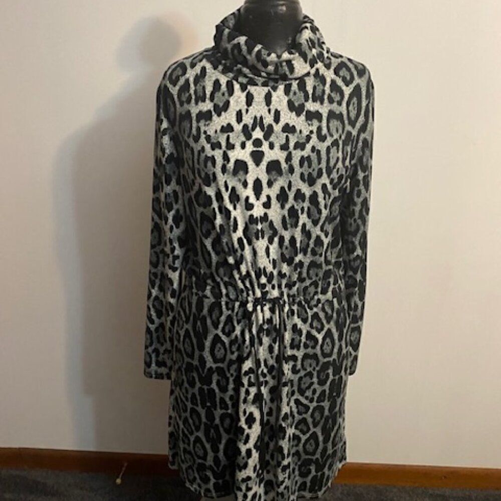 Davi & Dani Black/Gray Leopard print drawstring waist turtleneck dress, size L